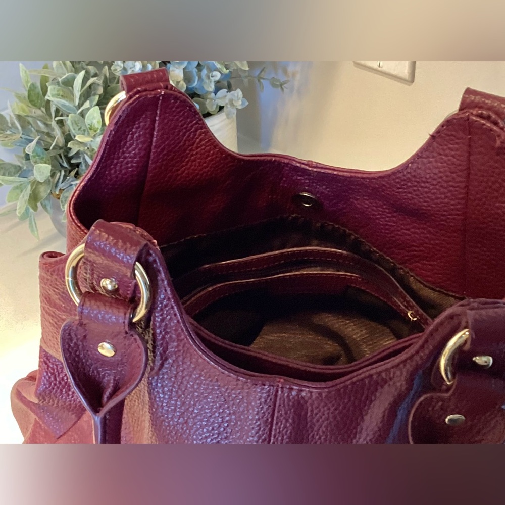 Cuore & Pelle Elegant Burgundy Leather Satchel Handbag - Picture 5 of 11